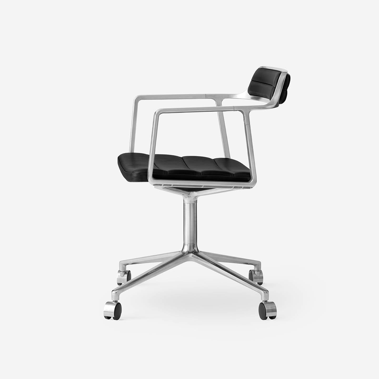 Vipp452 Swivel Chair