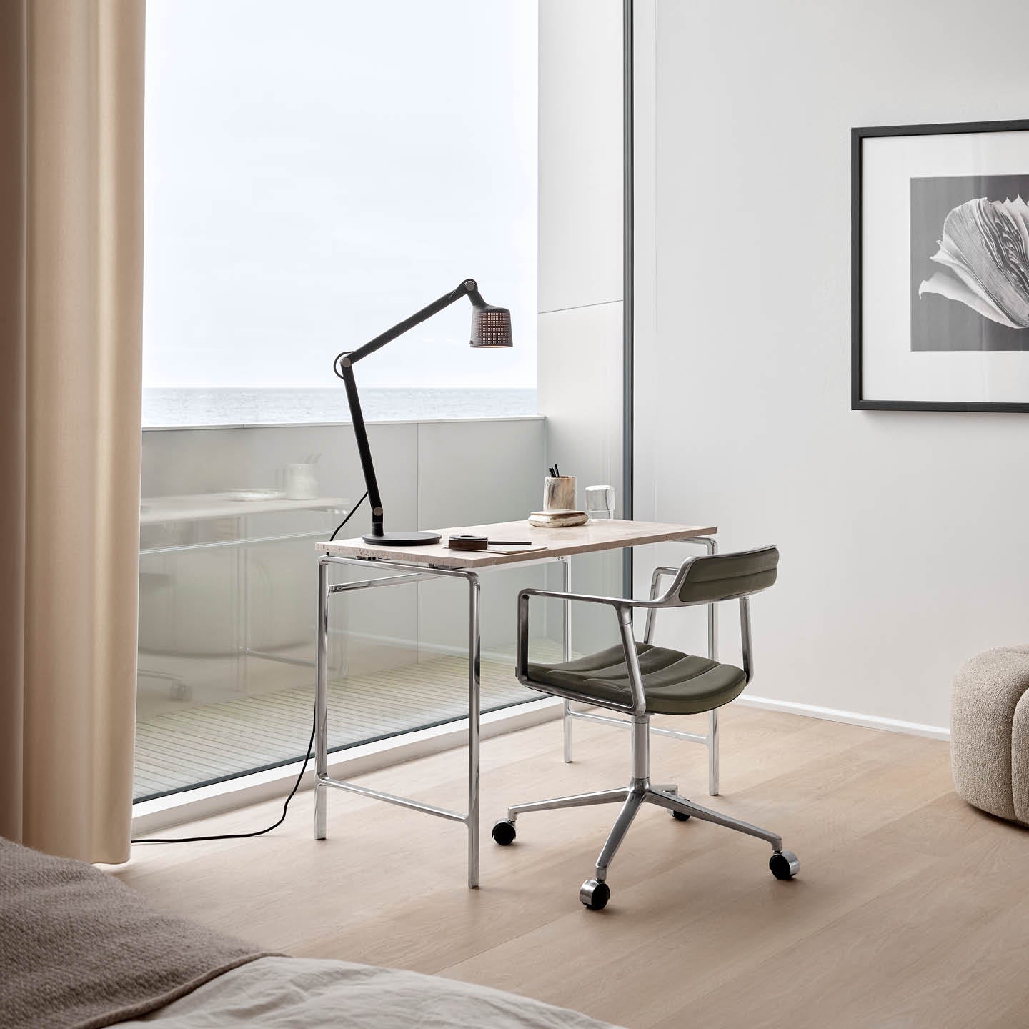 Vipp452 Swivel Chair