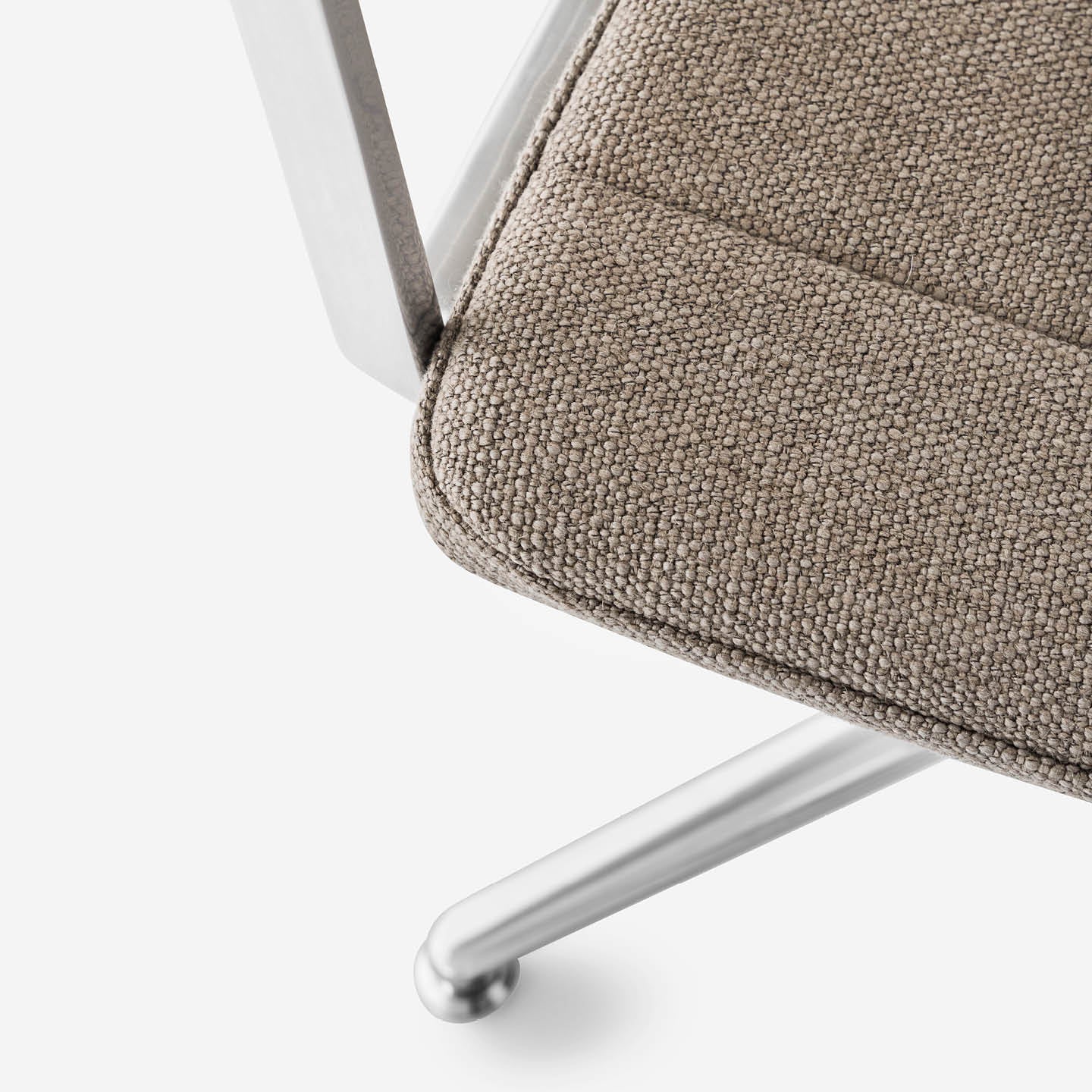 Vipp452 Swivel Chair