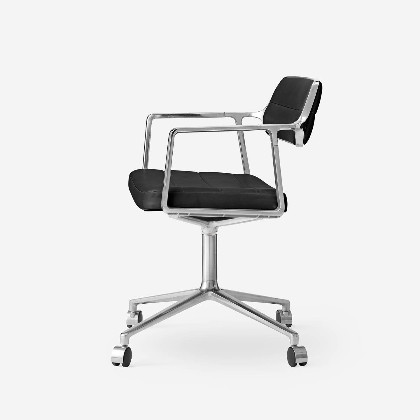 Vipp453 Swivel Chair