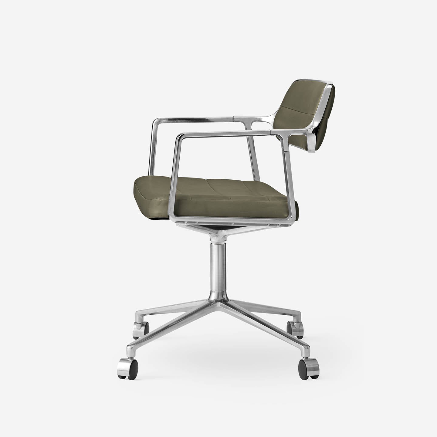 Vipp453 Swivel Chair