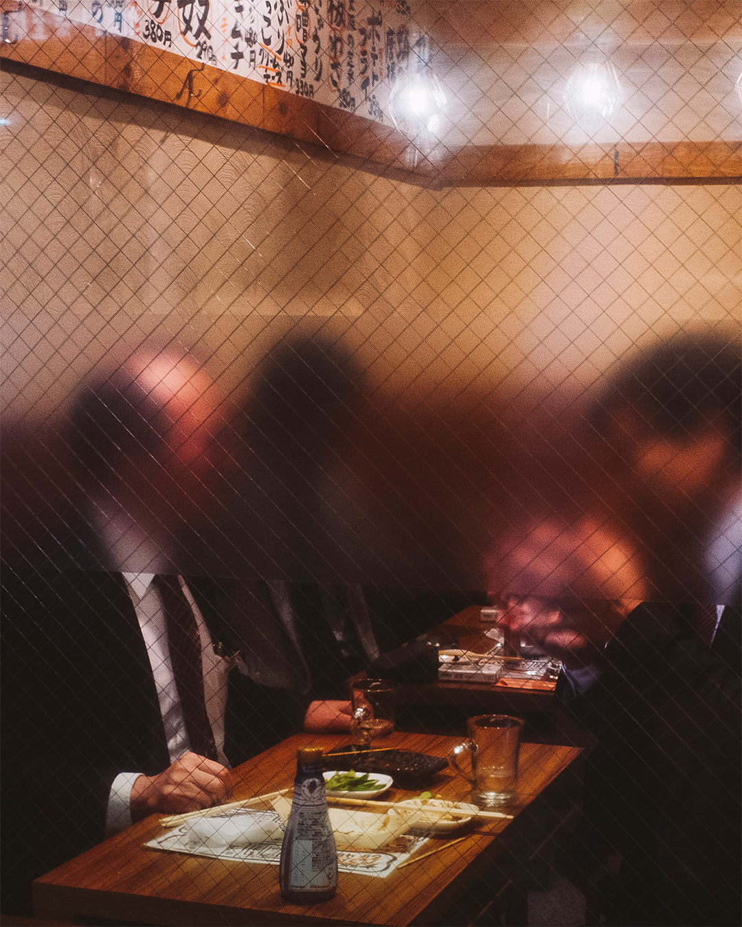 Yosigo ile Camların Ardında: İnsan, Mekan, Işık