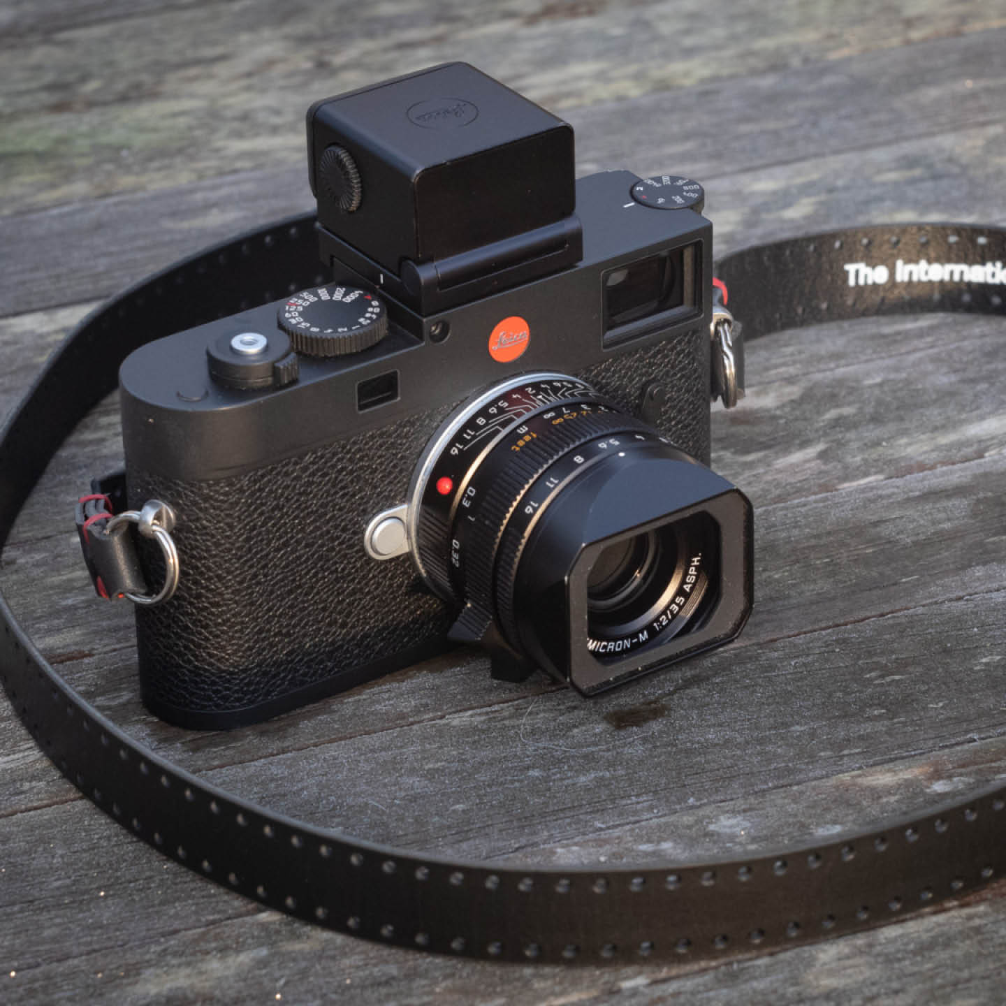 Leica M11 Fotoğraf Makinesi | Black Paint Finish | JUSTSTANDART
