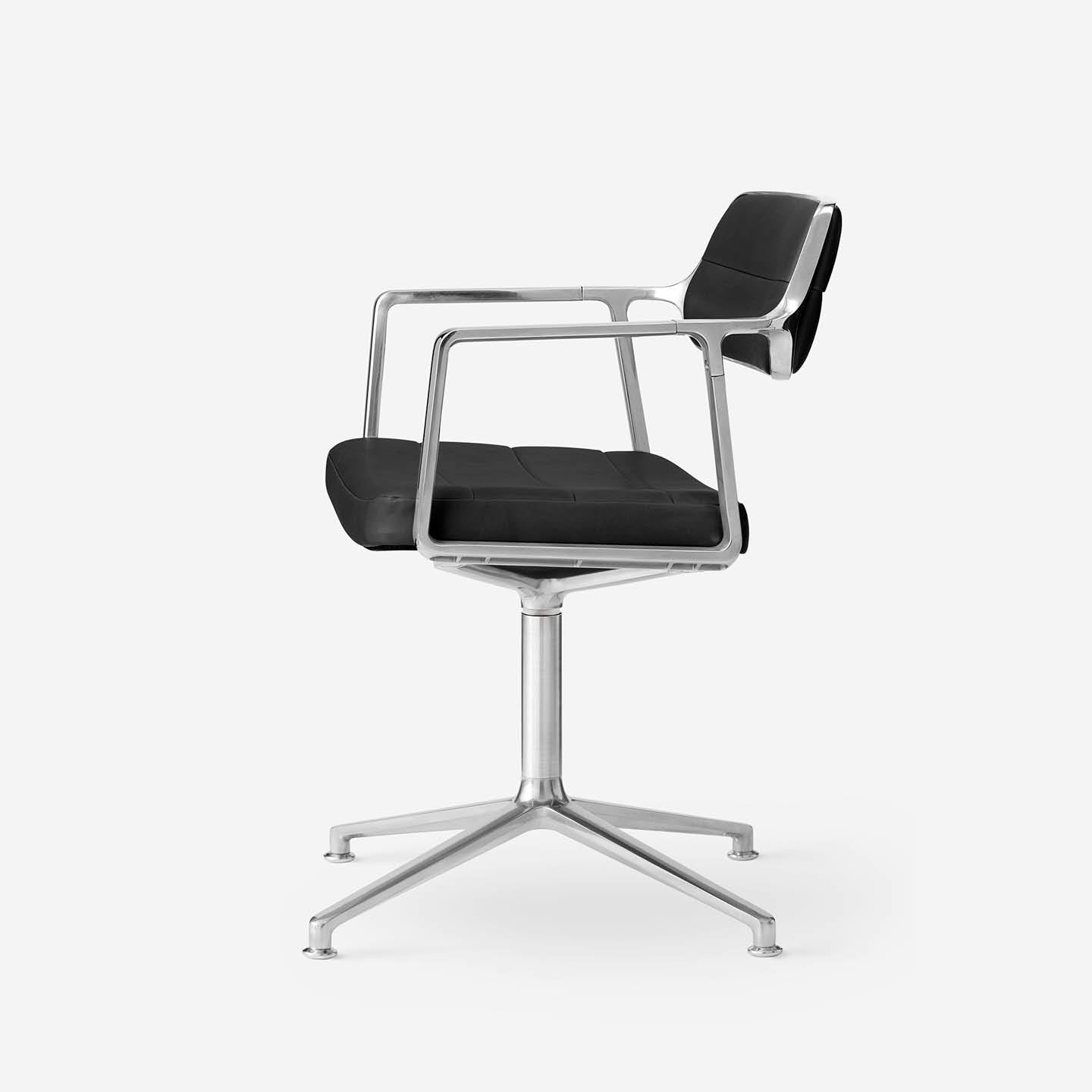 Vipp453 Swivel Chair