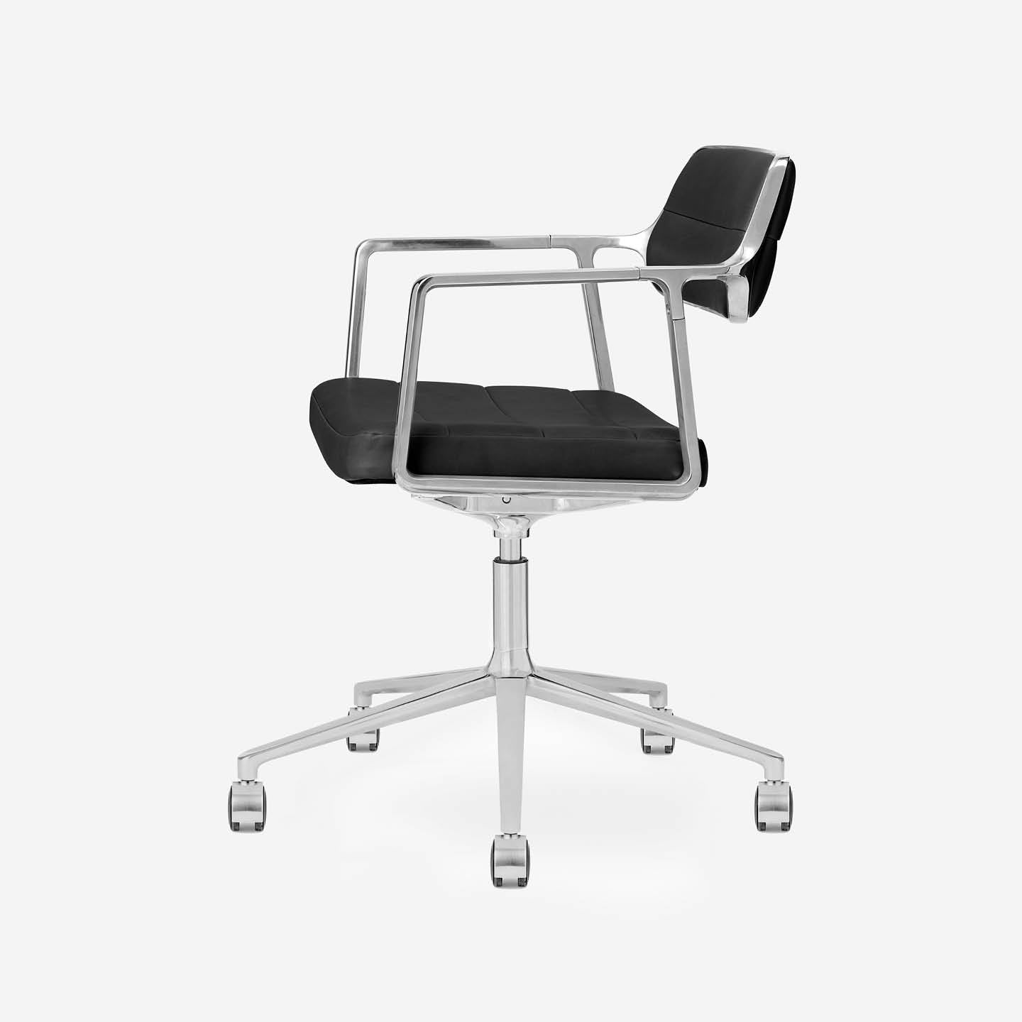 Vipp453+ Swivel Chair