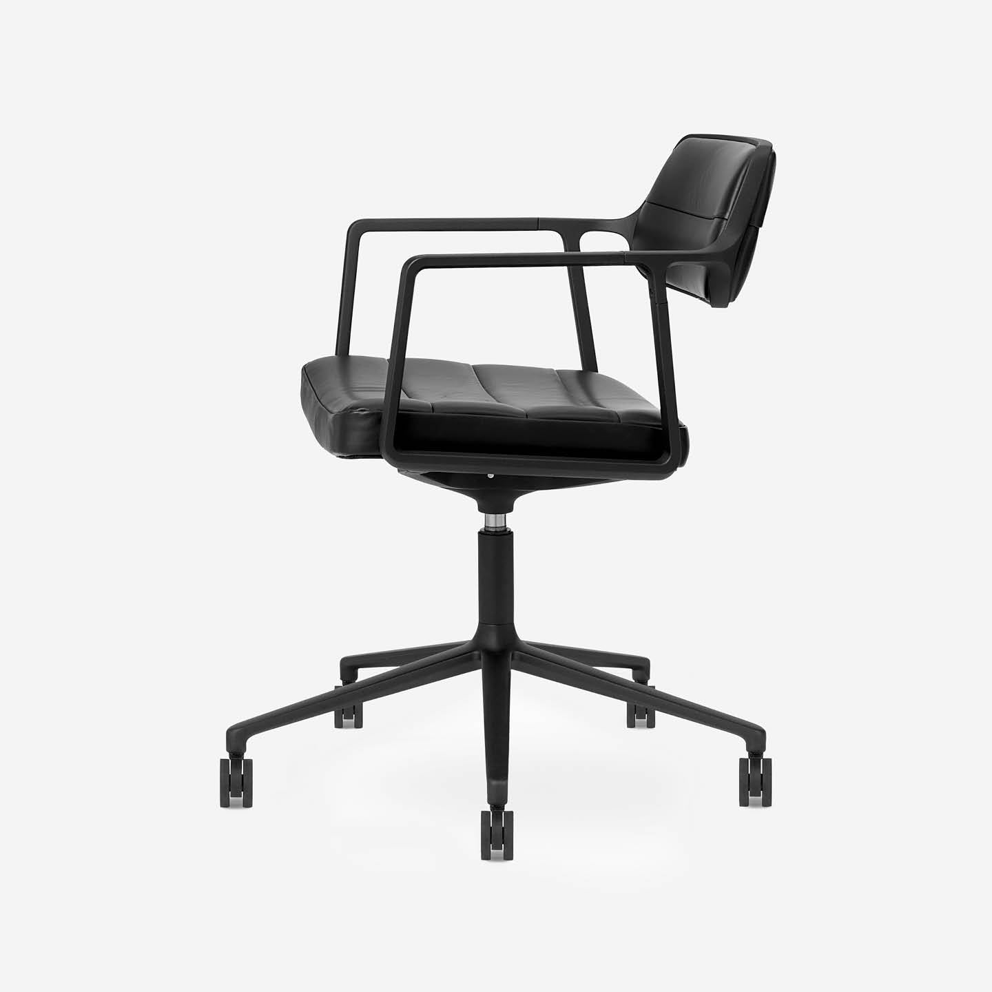 Vipp453+ Swivel Chair