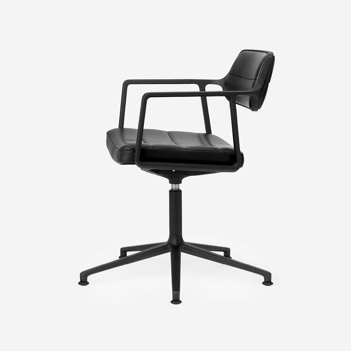 Vipp453+ Swivel Chair