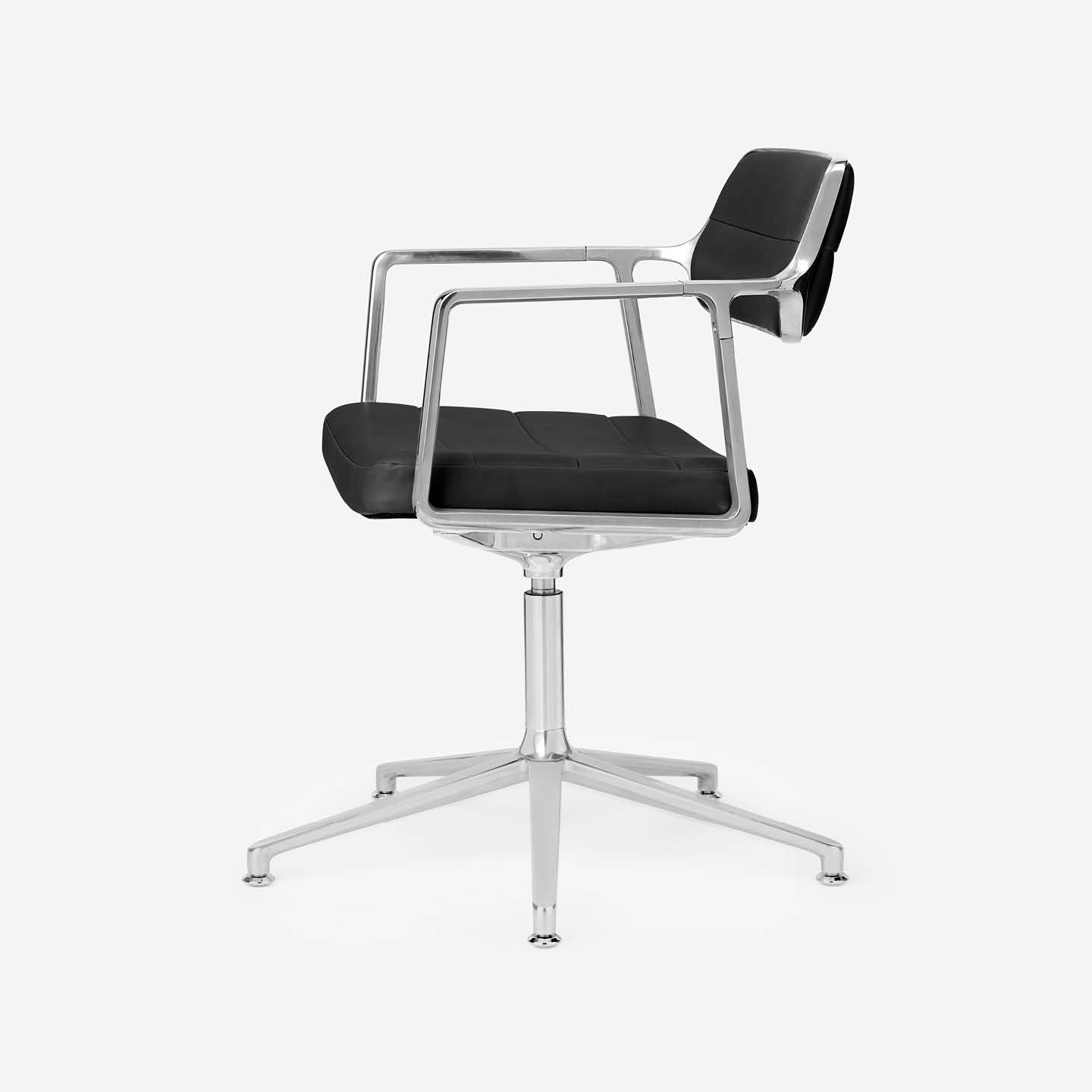 Vipp453+ Swivel Chair