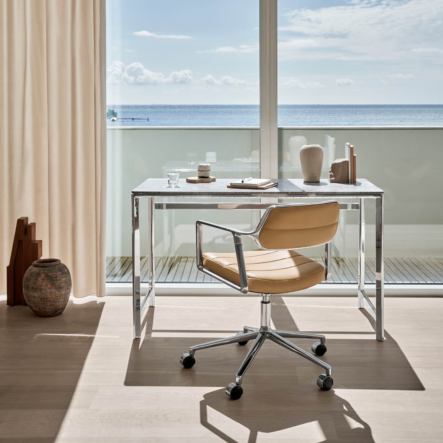 Vipp453+ Swivel Chair