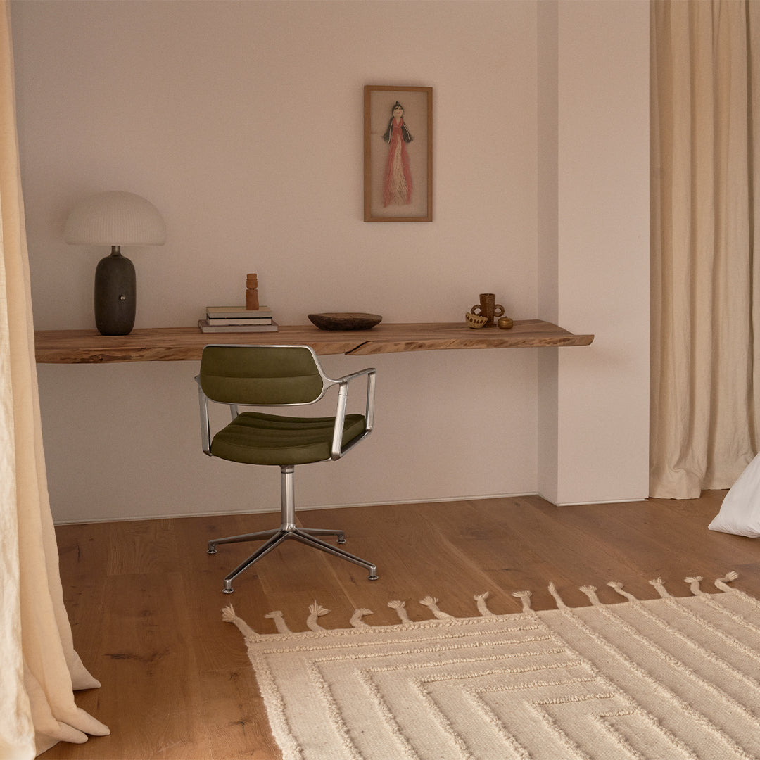 Vipp453 Swivel Chair