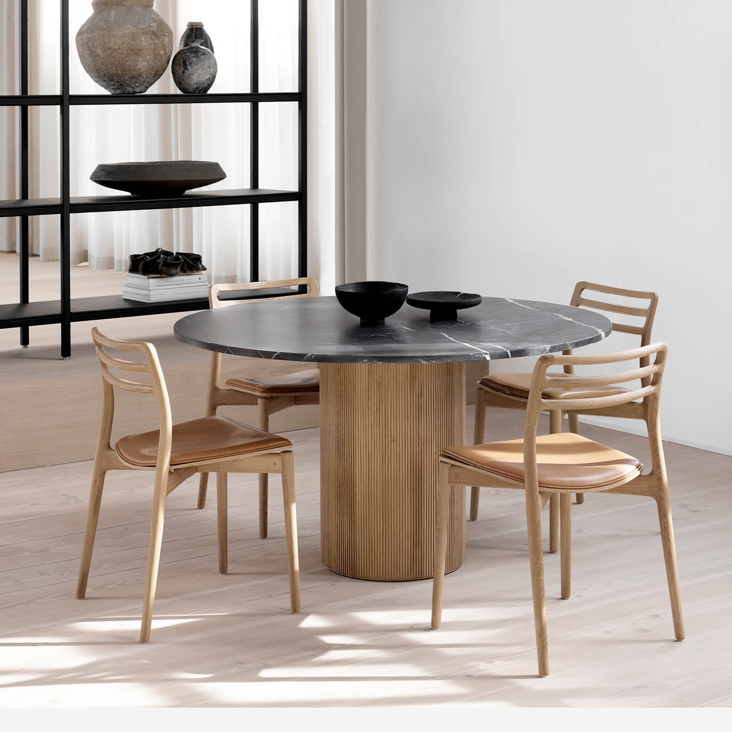 Vipp494-495 Cabin Round Table