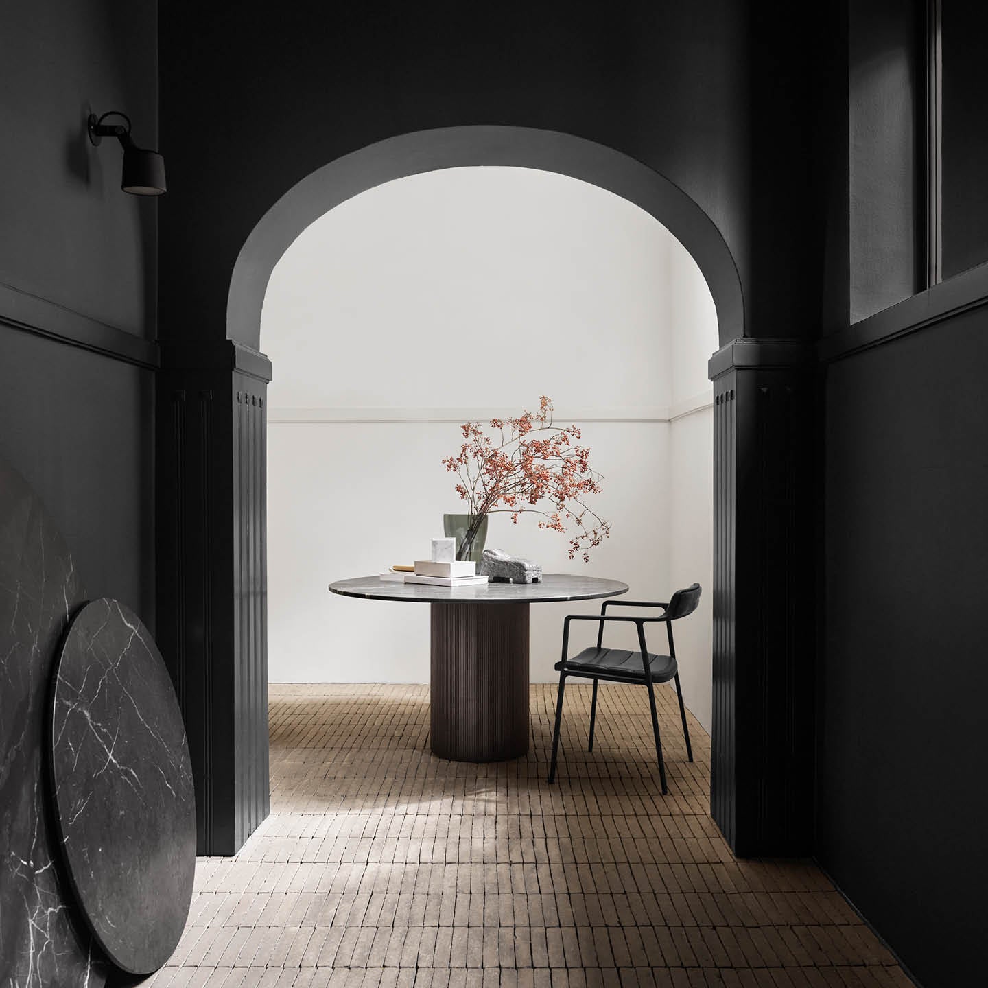 Vipp494-495 Cabin Round Table