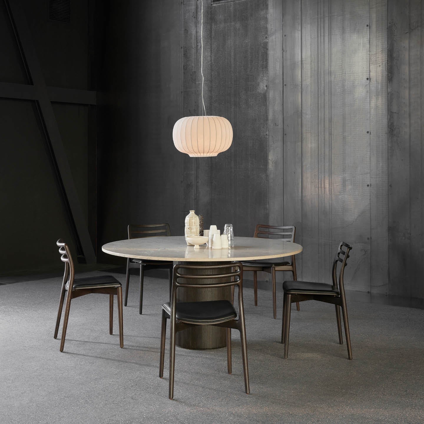 Vipp494-495 Cabin Round Table