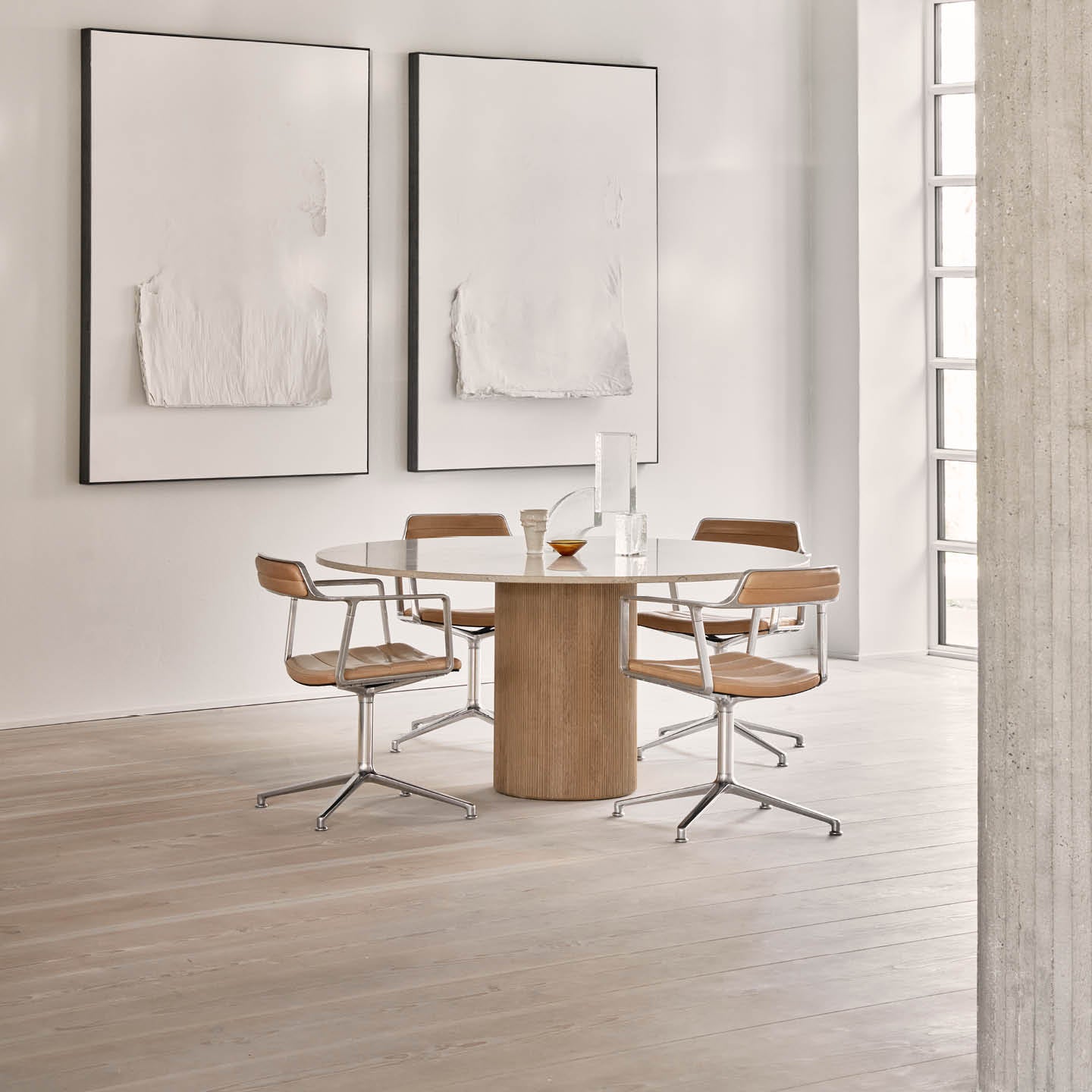 Vipp494-495 Cabin Round Table