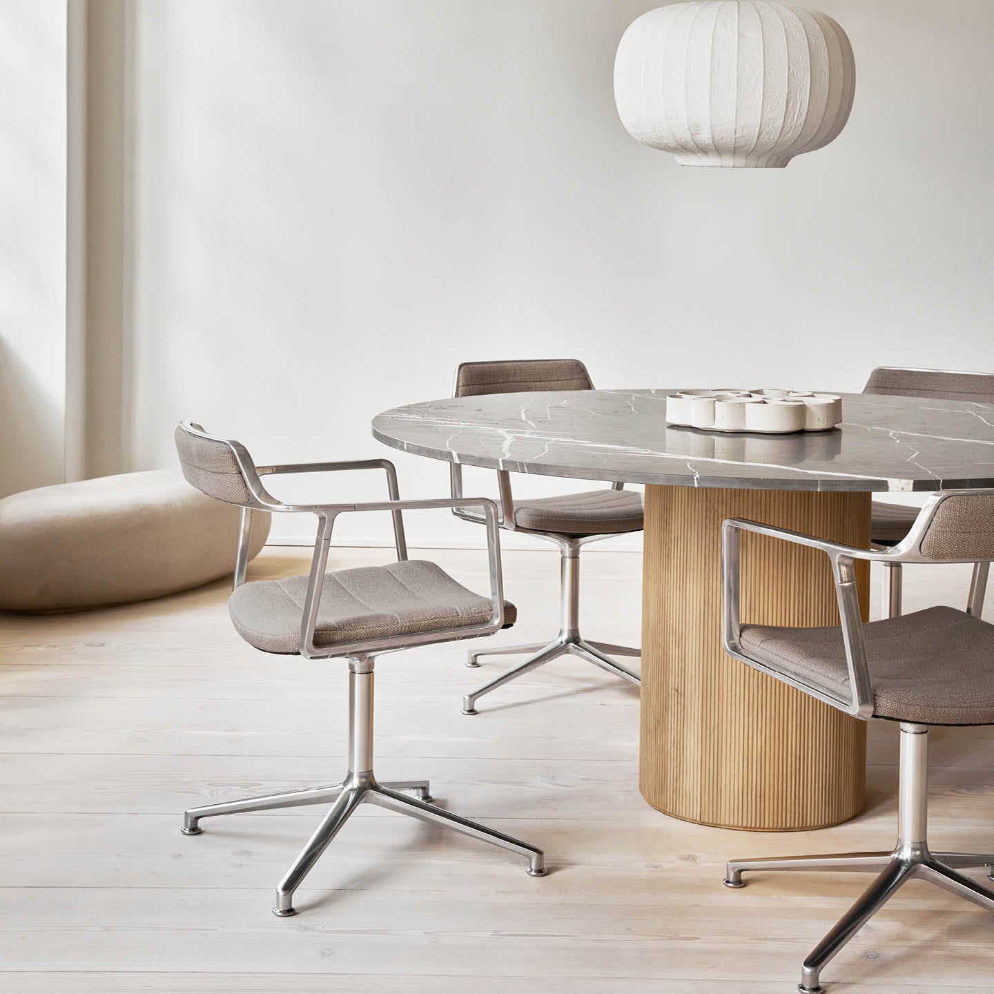 Vipp494-495 Cabin Round Table