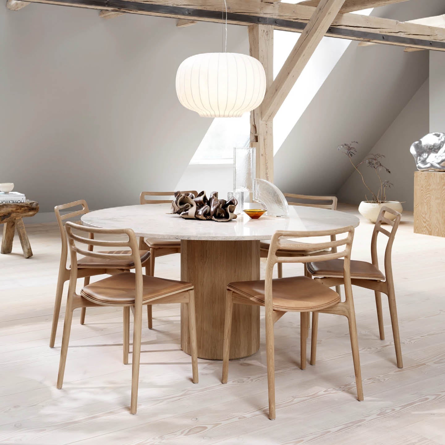 Vipp494-495 Cabin Round Table