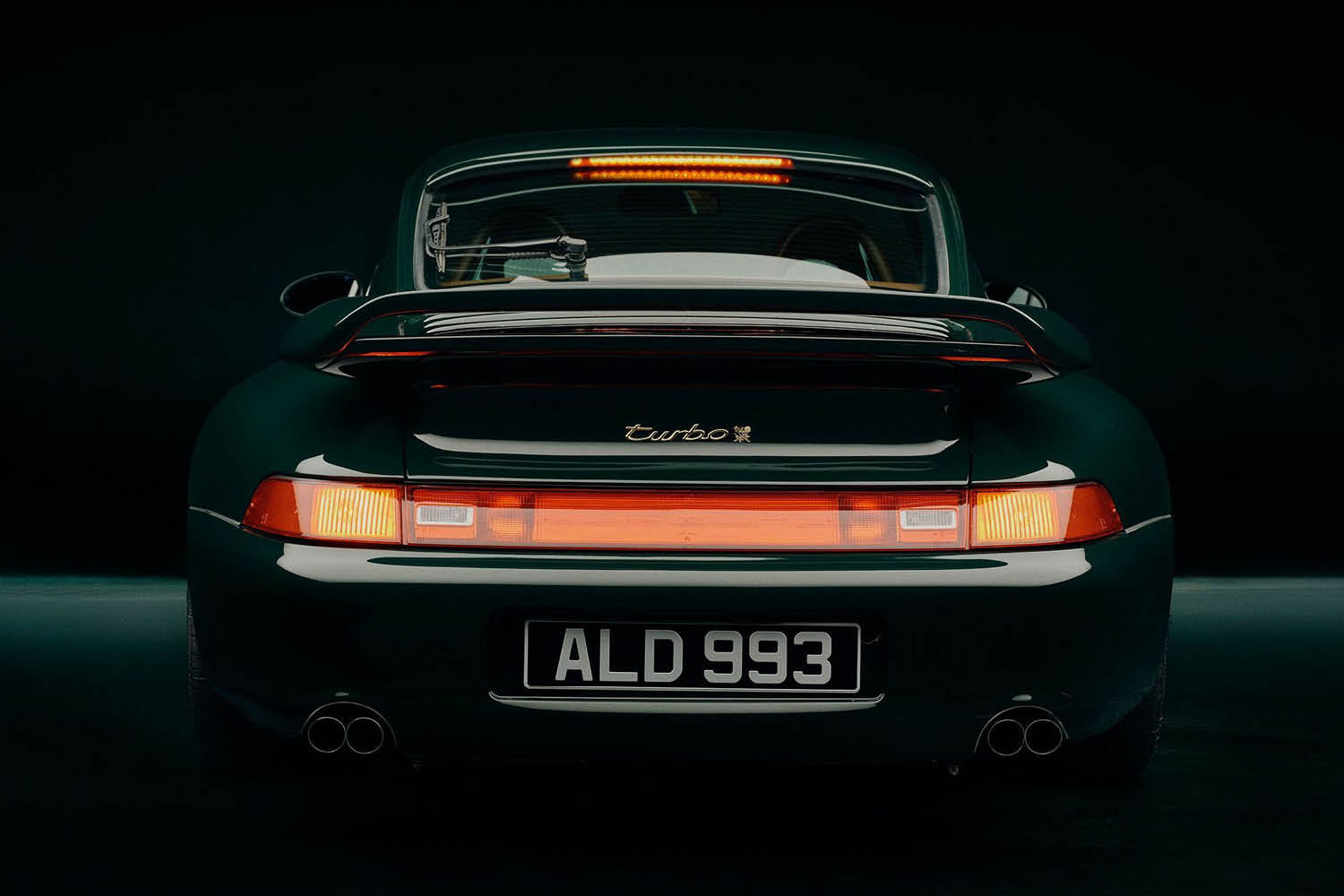 Moda ve Otomobilin Kusursuz Uyumu: Aimé Leon Dore x Porsche