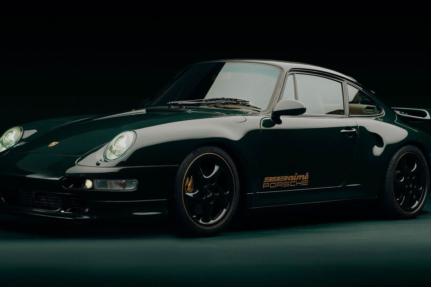 Moda ve Otomobilin Kusursuz Uyumu: Aimé Leon Dore x Porsche