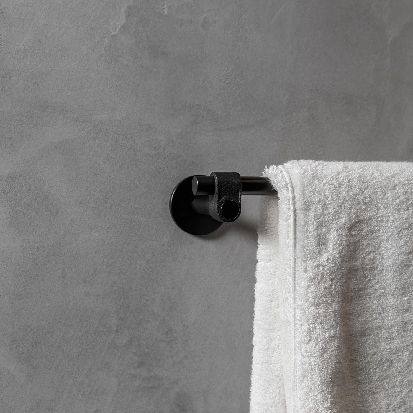Towel Rail / Cast