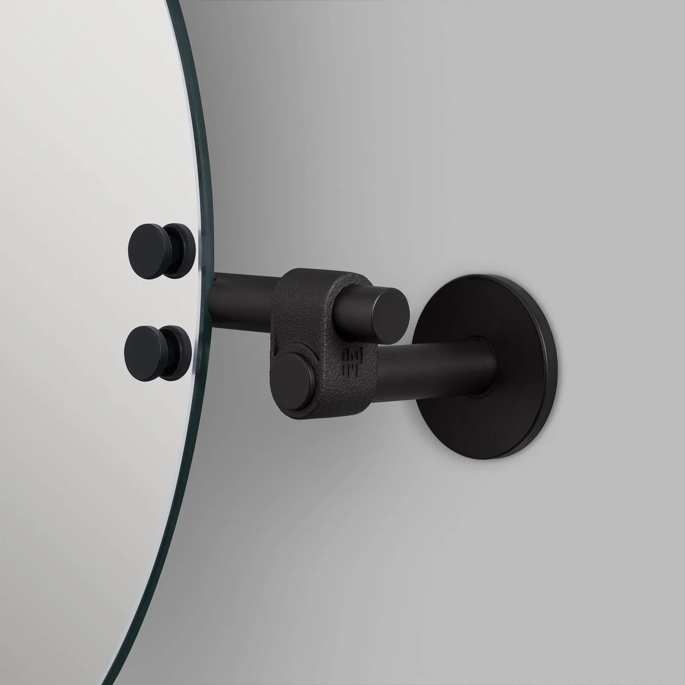 Mirror / Cast