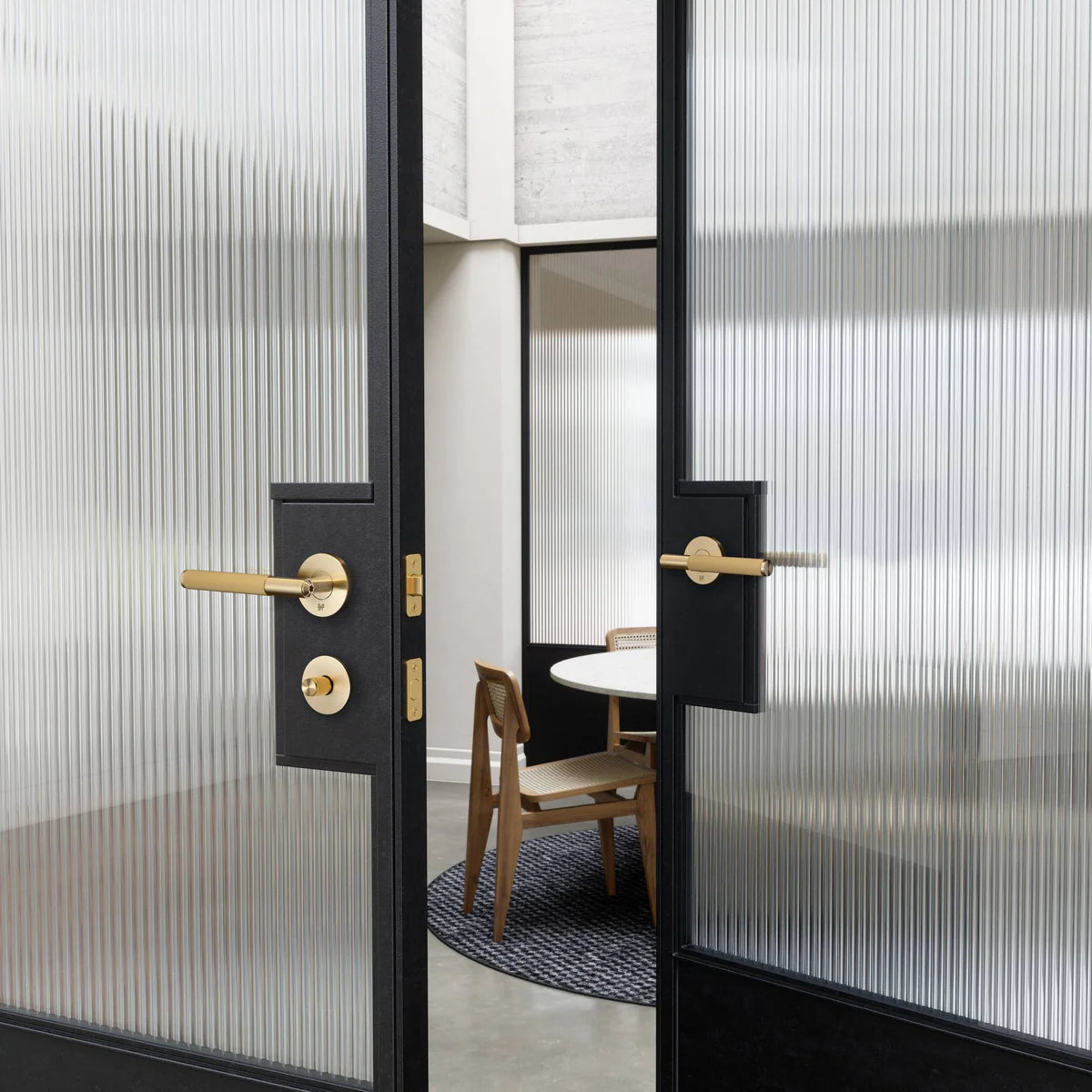 Door Handle Set / Linear / Sprung