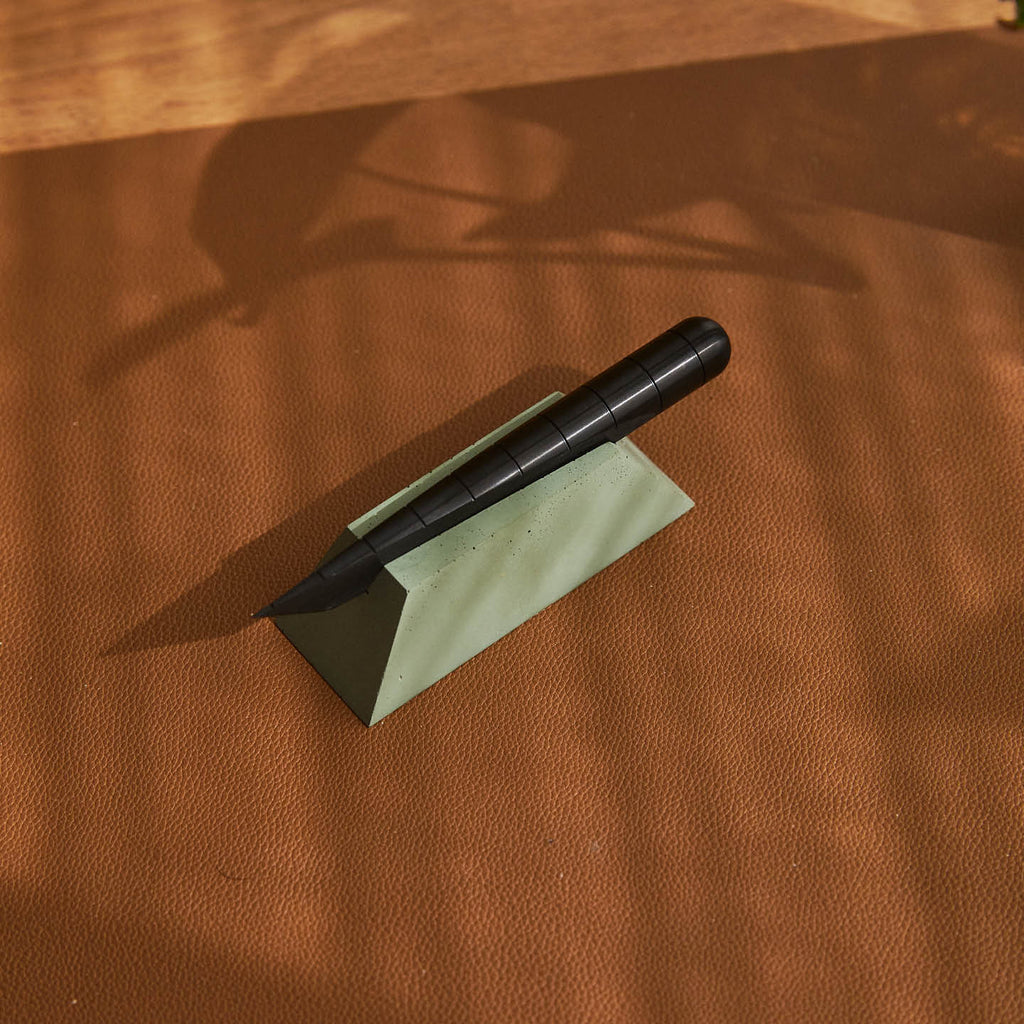 Desk Knife Plinth