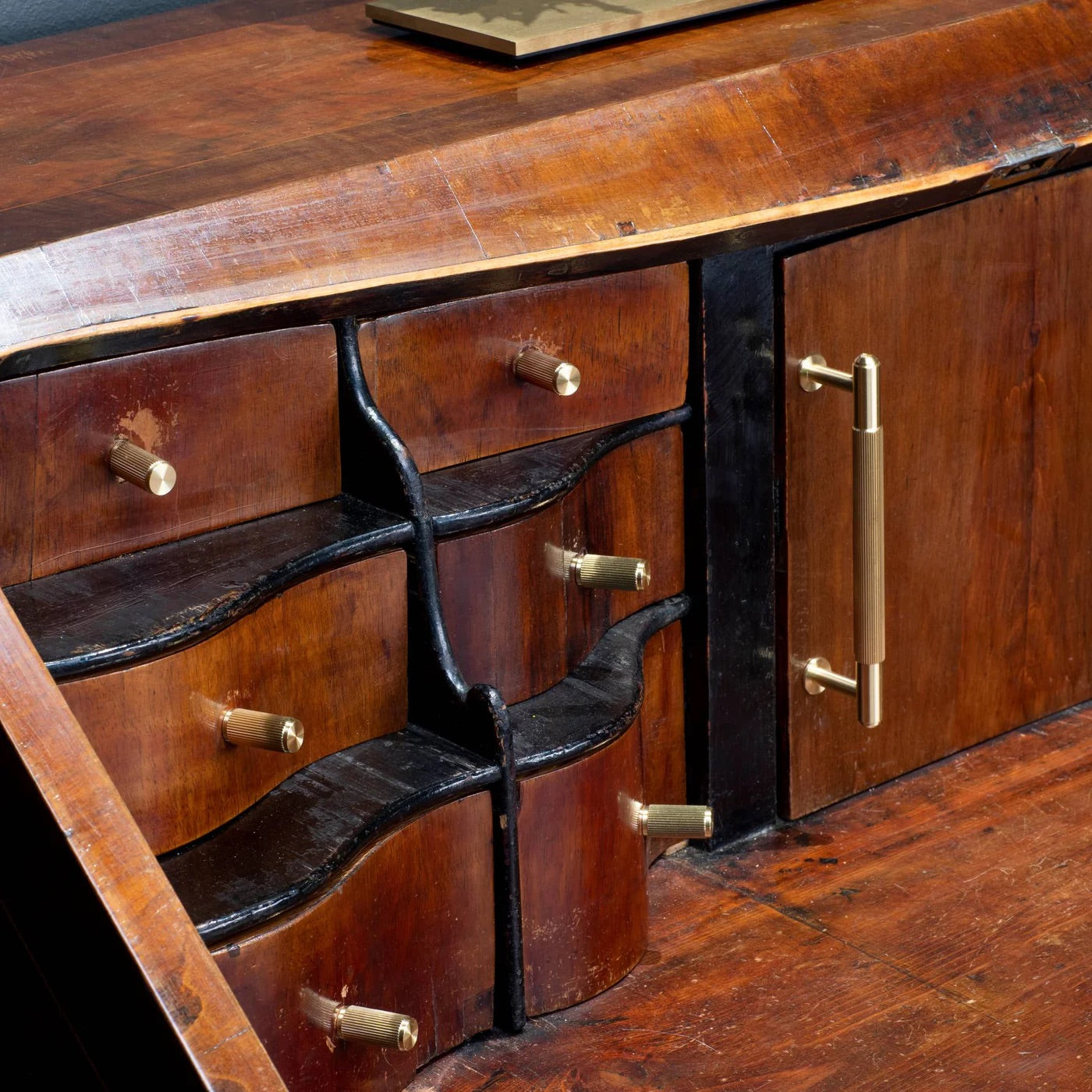 Furniture Knob Linear Set