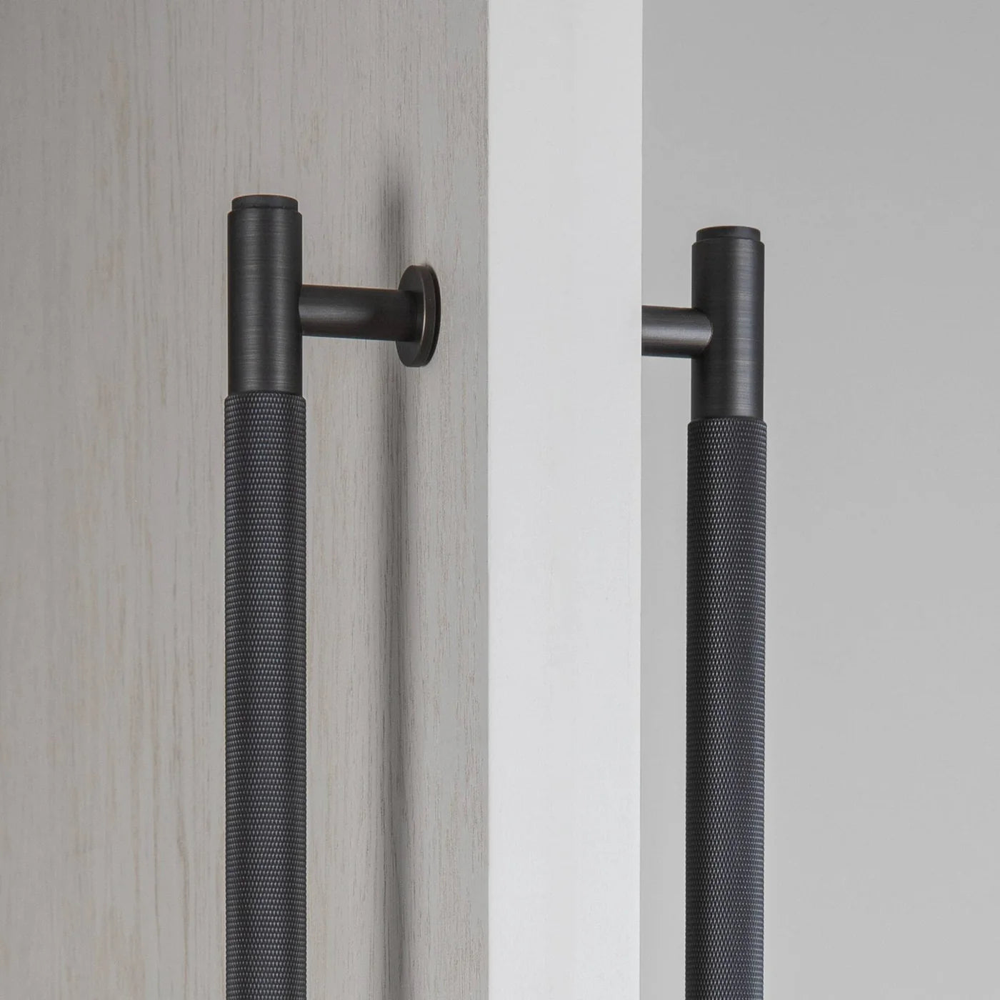 Closet Bar / Double-Sided / Cross