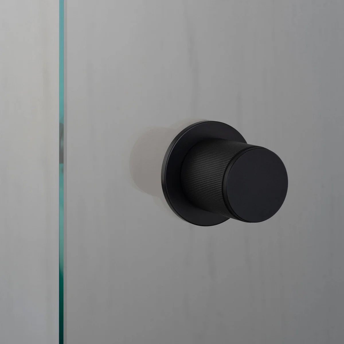 Door Knob / Fixed / Single-Sided / Linear