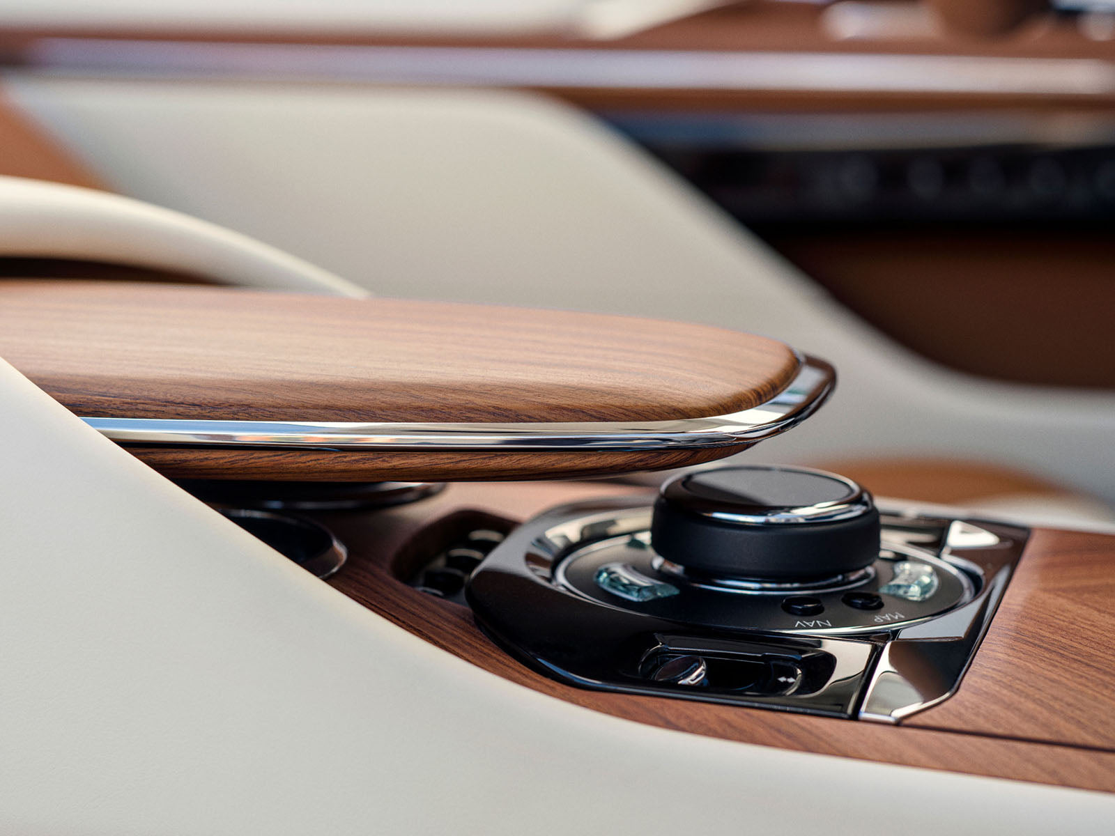 Göz Kamaştırıcı: Rolls Royce Arcadia Droptail – JUSTSTANDART