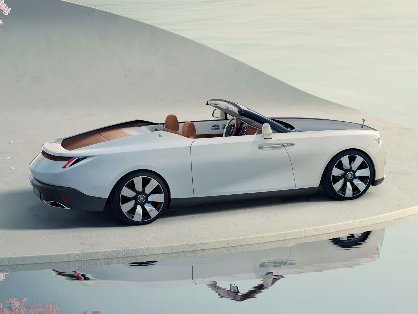 Göz Kamaştırıcı: Rolls Royce Arcadia Droptail – JUSTSTANDART