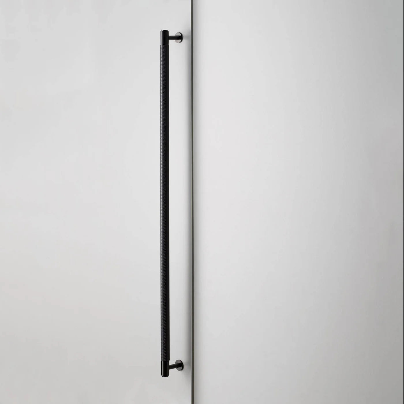 Closet Bar / Cross