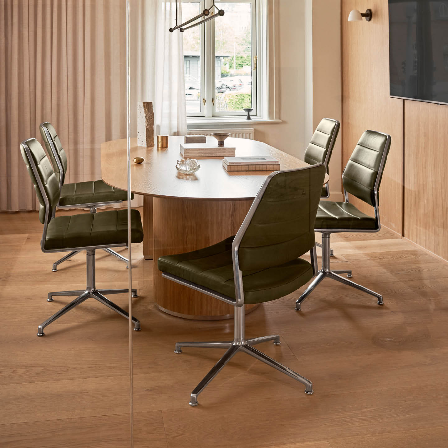 Vipp454 Swivel Chair