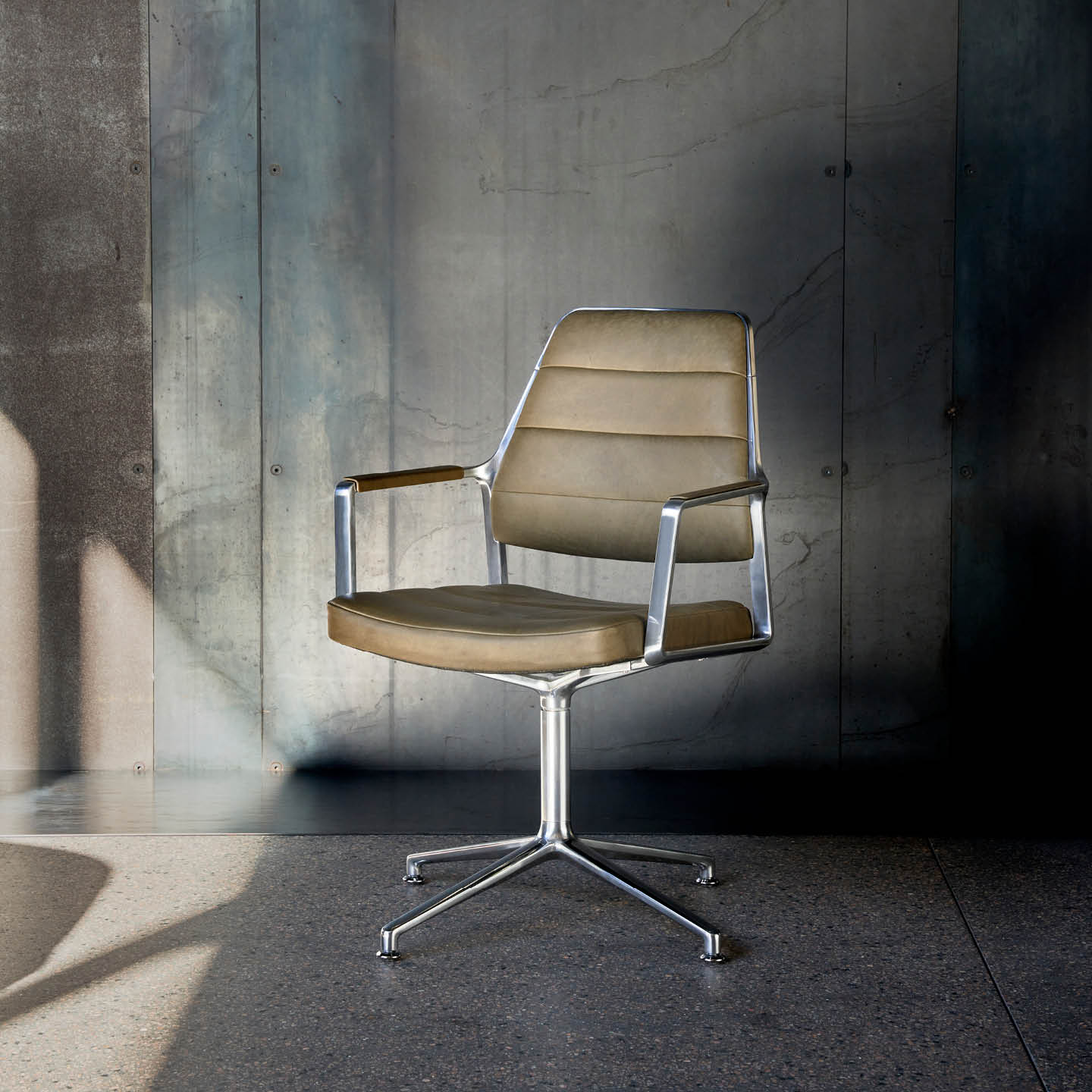 Vipp455 Swivel Chair